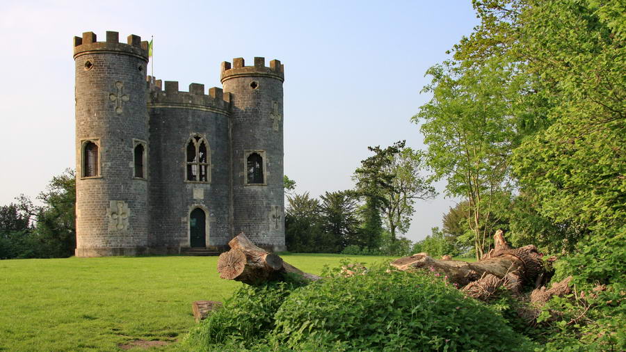 Zamek na szczycie wzgórza w Bristolu - Blaise Castle Estate