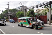 Słynne samochody Jeep zwane na Filipinach Jeepney.