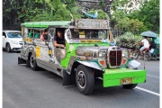 Słynne samochody Jeep zwane na Filipinach Jeepney.