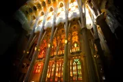 sagrada-familia-w-barcelonie-wnetrze
