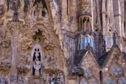 sagrada-familia-zdobienia-fasady-narodzin-brama