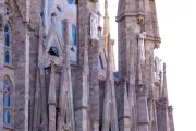 sagrada-familia-zdobienia-widok-na-wieze