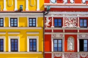 zamosc-rynek-ratusz-kamienice-kolory