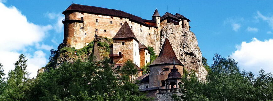 Zamek Orawski na Słowacji to jedna z najstarszych atrakcji turystycznych tego typu w kraju.