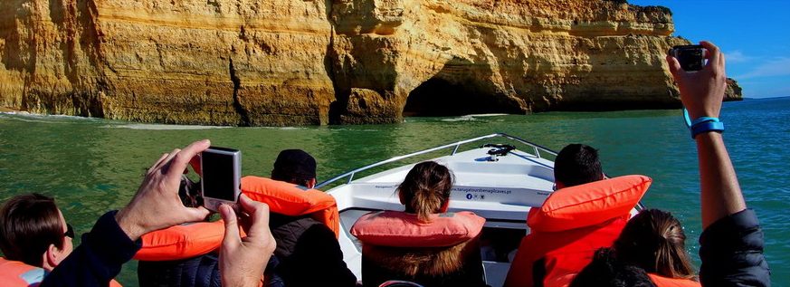 Algarve-jaskinie-portugalia-plaża-wybrzeże-benagil-statek-transport-morze-zwiedzanie-europa-atrakcje-co-zobaczyć_09.jpg