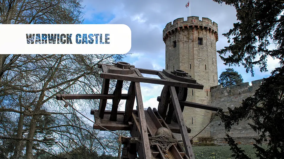 Warwick Castle średniowieczny zamek w środkowej Anglii