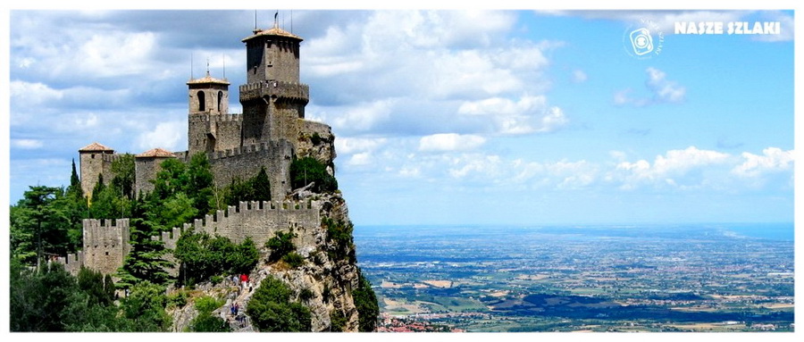 San Marino, Włochy latem, podziemia twierdzy, atrakcja turystyczna, widok na wybrzeże, co zobaczyć, szczyt góry, zamczysko, zamek na szczycie,
