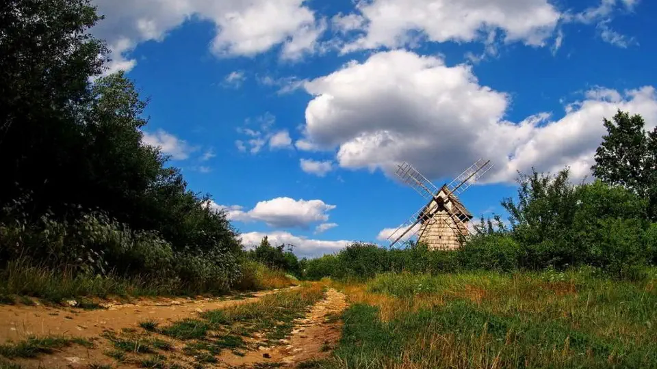 Wiatrak z Muzeum Wsi Kieleckiej w Tokarni