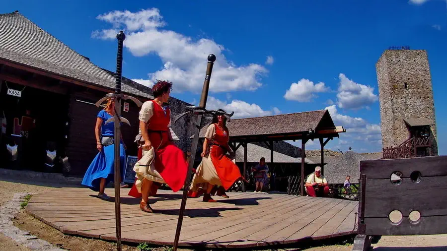 Zamek w Chęcinach historia królewskiego zamku i ciekawostki