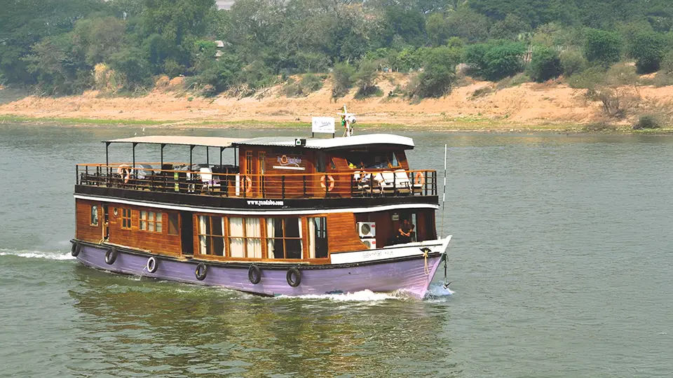 Statek na rzece Irawadi, Birma