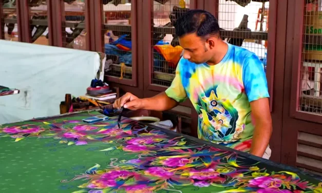 Batik Malowanie woskiem na wyspie Penang stara sztuka barwienia tkanin