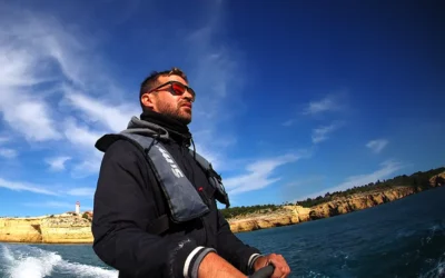 Algar de Benagil jaskinia na wybrzeżu Algarve w Portugalii