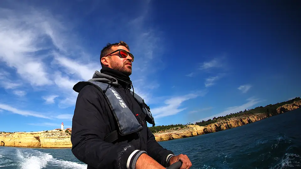 Algar de Benagil jaskinia na wybrzeżu Algarve w Portugalii