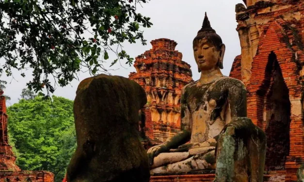 Ayutthaya w Tajlandii i słynna głowa Buddy, historia i ciekawostki