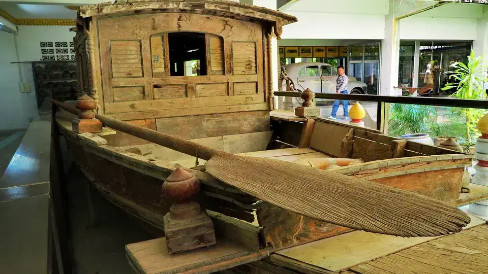 Kanchanaburi w Tajlandii i muzeum kolei śmierci. Łódź do przewożenia chorych, japońskich żołnierzy.