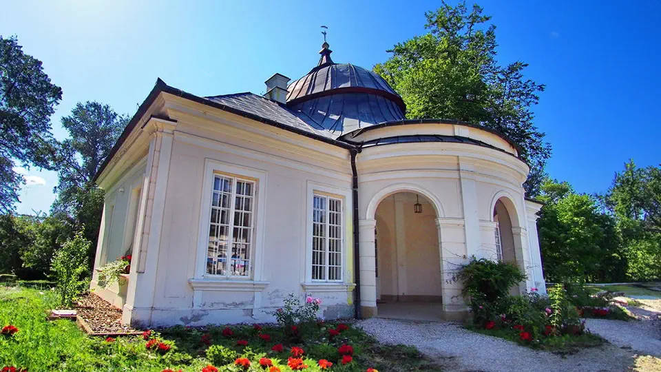 Pałac w Kurozwękach