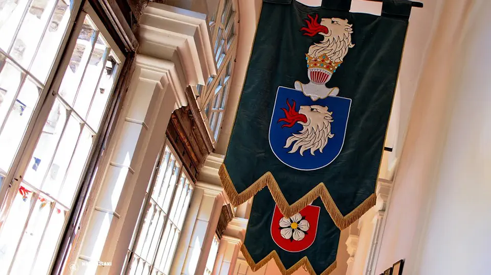 Wnętrze pałacu w Kurozwękach.