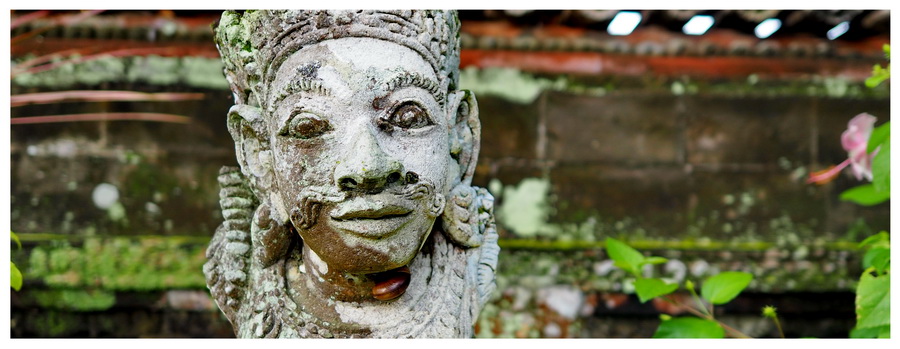 Bali legenda o powstaniu wyspy w Indonezji. Opowieść o smoku, zdradzie i miłości do dziecka. Posąg młodzieńca, bohatera 