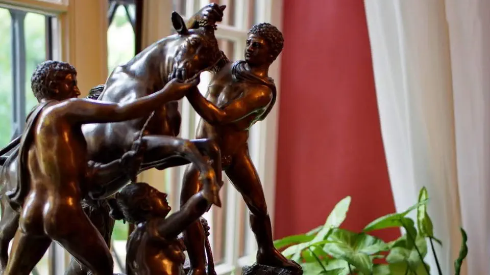 Rzeźba z pałacu w Oblęgorku