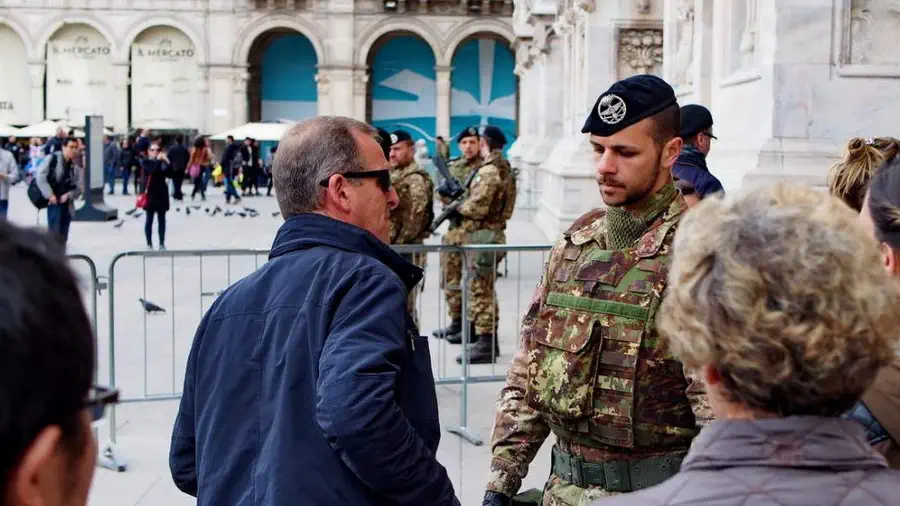 Bezpieczeństwo w Mediolanie to bardzo ważna rzecz. Musicie być przygotowani, że przed wejściem do wielu atrakcji będziecie sprawdzani i wypytywani. Takie czasy.