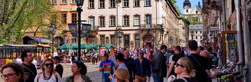 Lwów-Ukraina-Wschód-zabytki-atrakcje-co-zobaczyć-zwiedzanie-ceny-bilety-ulica-ludzie