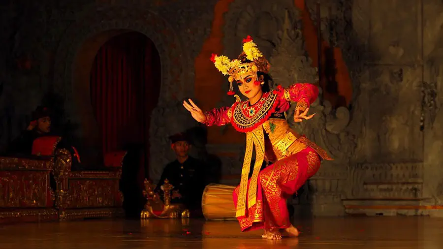 Wyspa Bali i tradycyjny taniec balijski oraz inne obrzędy
