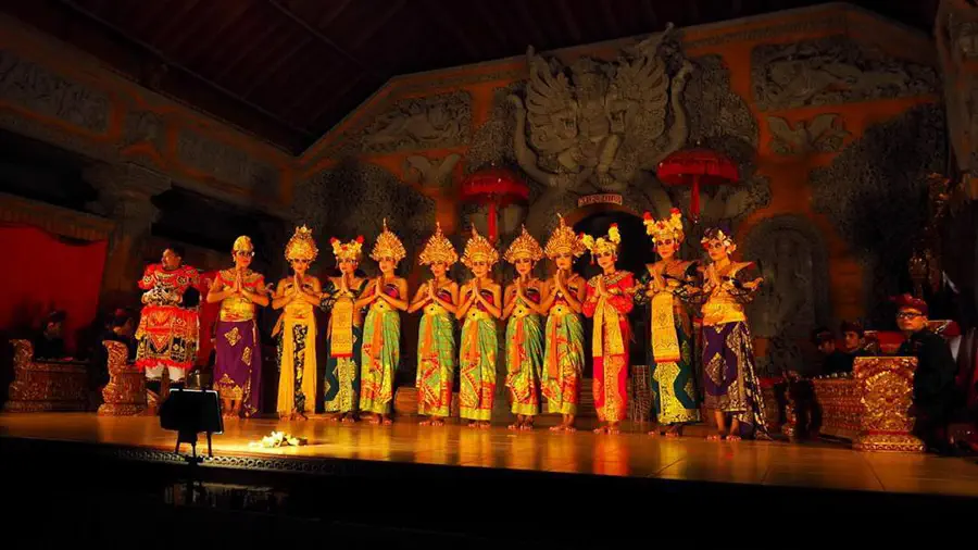 Zespół tancerze z wyspy Bali