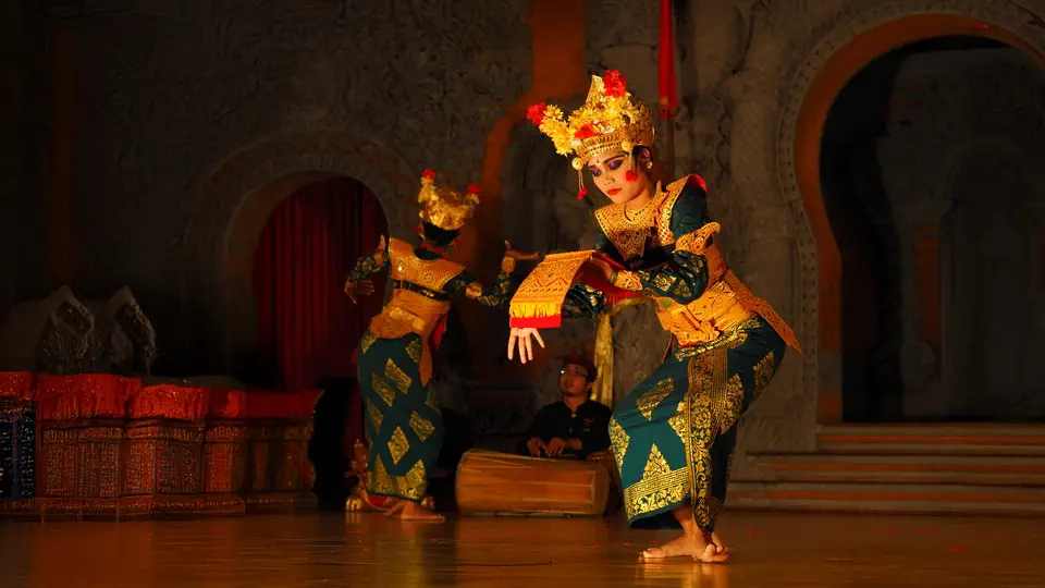 Taniec balijski oraz teatr pełen kolorów, muzyki i historii.