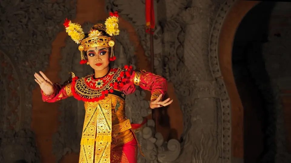 Taniec balijski oraz teatr pełen kolorów, muzyki i historii.