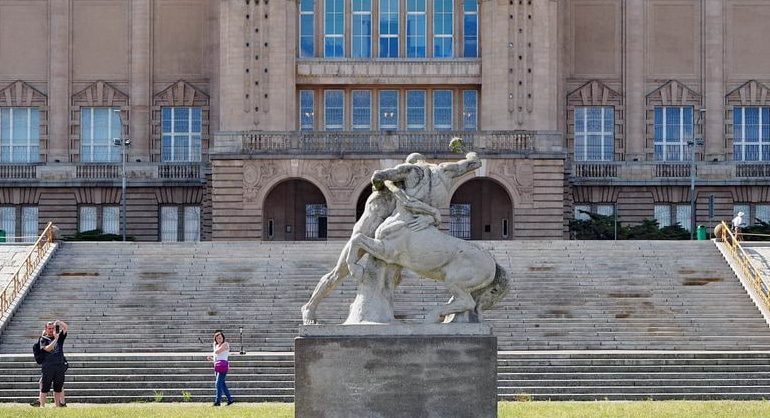 Szczecin - Wały Chrobrego. Rzeźba Ludwiga Manzla