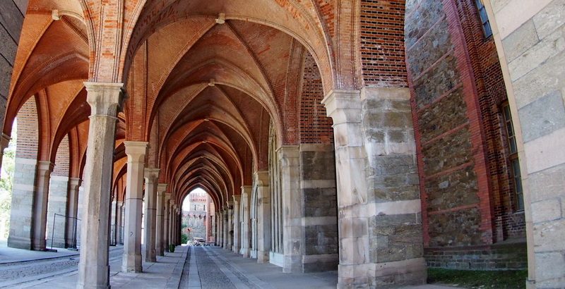 Pałac Marianny Orańskiej w Kamieńcu Ząbkowickim na Dolnym Śląsku - Pałacowe korytarze i krużganki