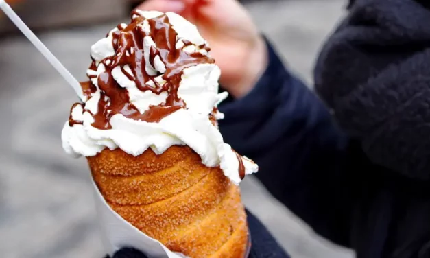 Trdlo albo Trdelnik czeski legendarny, słodki deser
