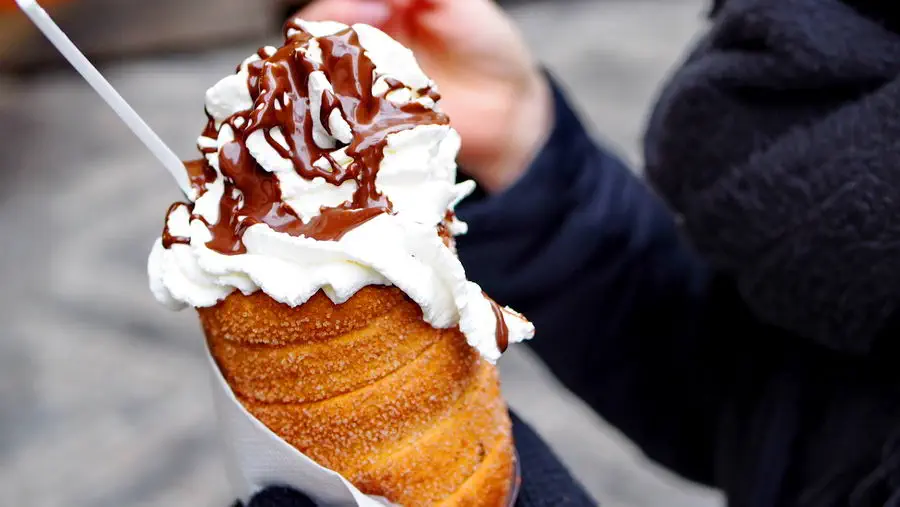 Trdlo albo Trdelnik czeski legendarny, słodki deser
