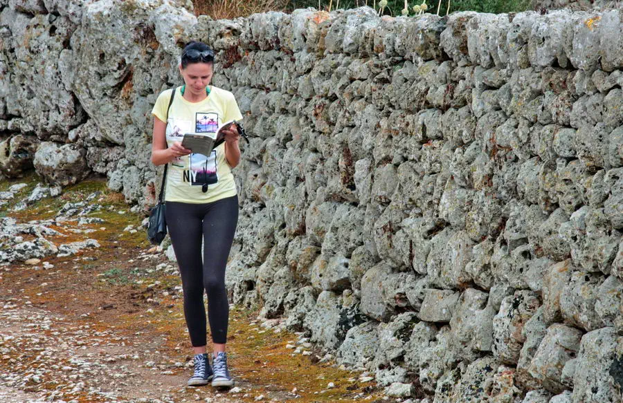 Tajemnicze budowle na Minorce - Baleary Hiszpania - Magdalena Kiżewska