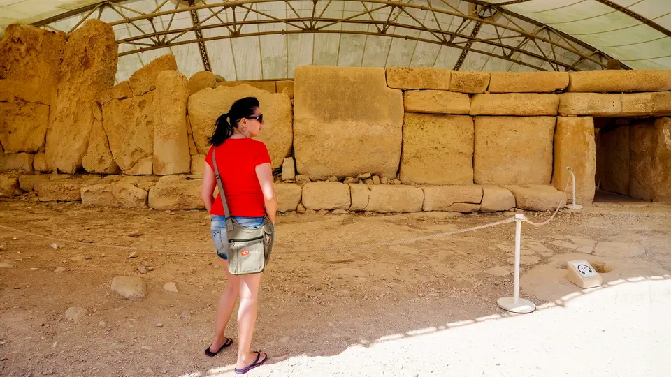 Malta kamienne kręgi. Magdalena Kiżewska w starożytnych megalitach i kamiennych kręgach na Malcie