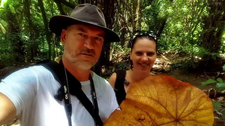 Wodospady Erawan w Tajlandii. Piotr Kiżewski, Magdalena Kiżewska.