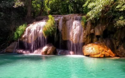Wodospady Erawan Kanchanaburi Park Narodowy w Tajlandii
