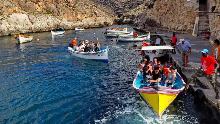 Wakacje na Malcie. Plaża Blue Grotto na Malcie
