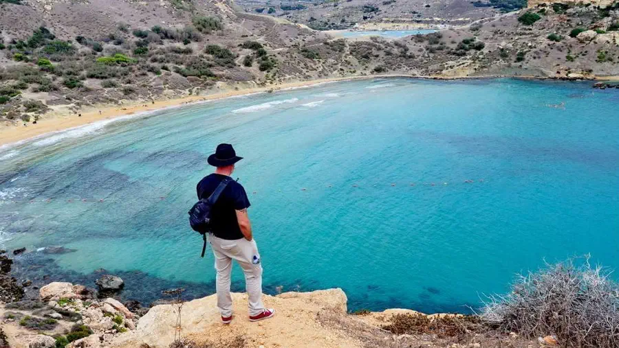 Plaże na Malcie. Plaża Riviera Bay na Malcie.