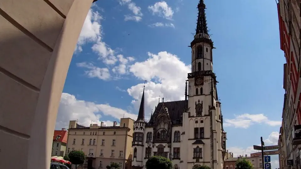 Ząbkowice Śląskie - rynek i ratusz.