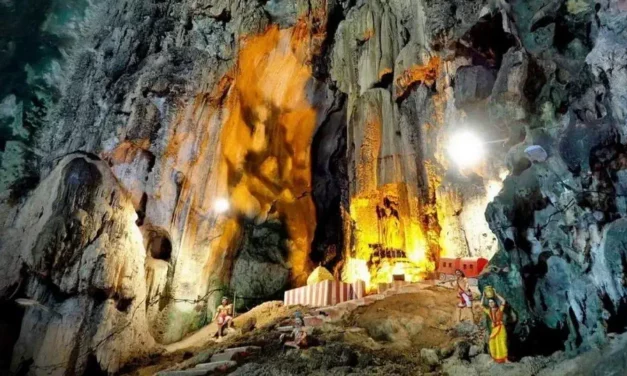 Jaskinie Batu Caves nieopodal Kuala Lumpur w Malezji