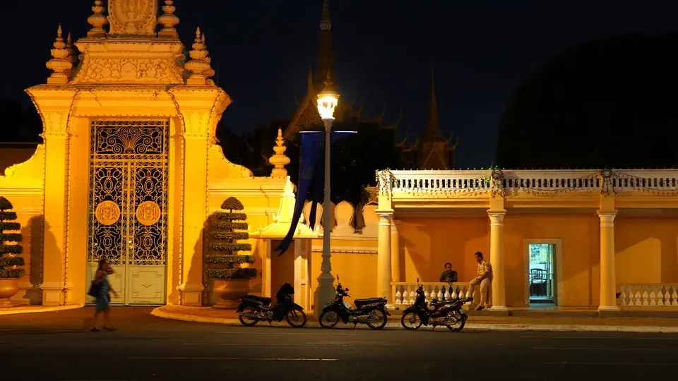 Phnom Penh – Stolica Kambodży, widok na rzekę Mekong