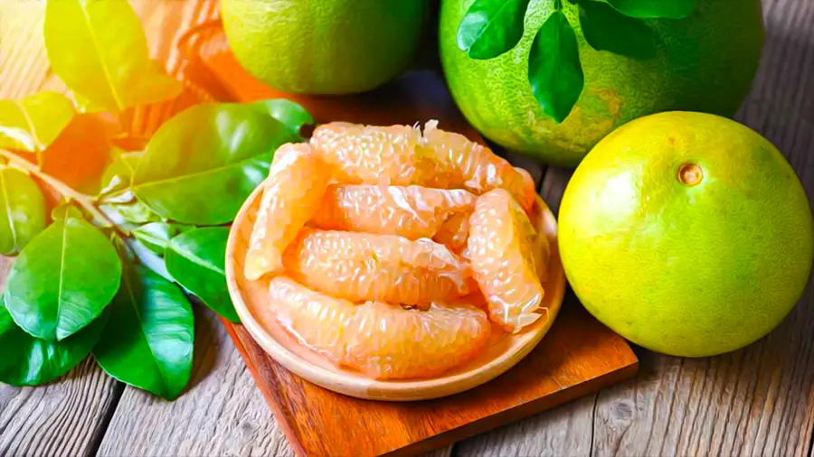 Pomelo słodkie i wielki owoc z Azji