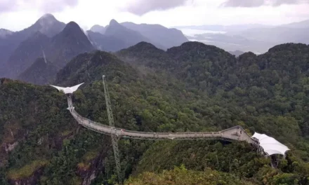 Langkawi Sky Bridge most wiszący nad najstarszą dżunglą Azji