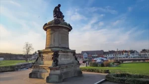 Pomnik w Stratford upon Avon ku czci wielkiego mistrze Szekspira.