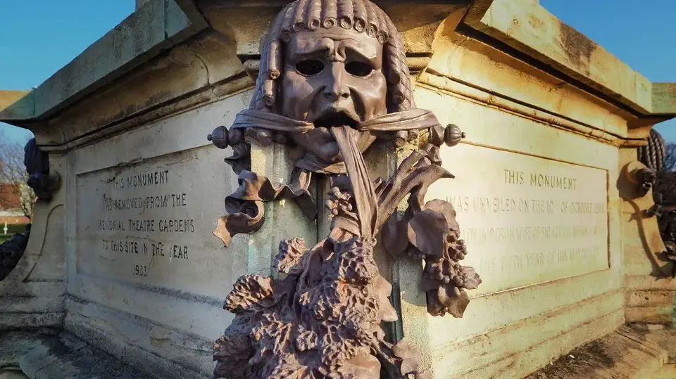 Pomnik w Stratford upon Avon ku czci wielkiego mistrze Szekspira.