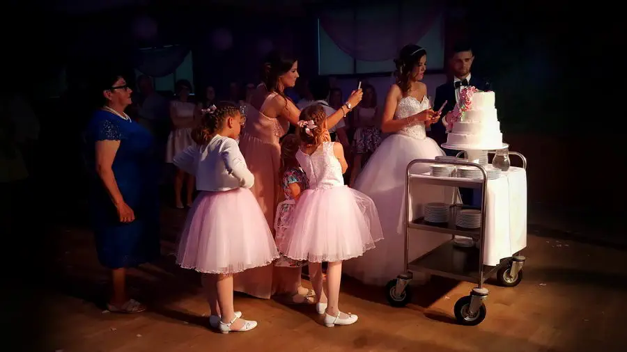 Kaszubskie wesele dzielenie tortu w oczepiny