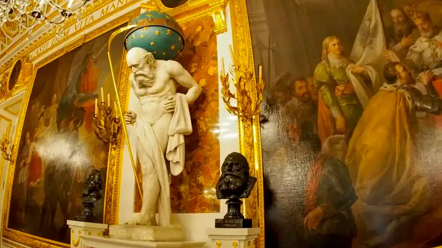 Zamek Królewski w Warszawie zegar i obrazy