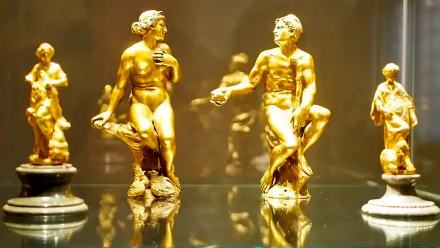 Zamek Królewski w Warszawie złote precjoza 