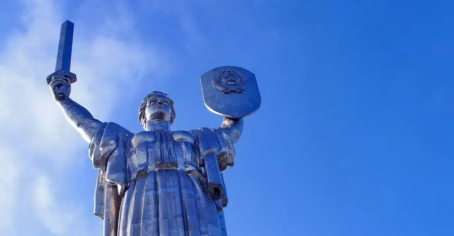 Kijów na Ukrainie, rzeźba matki ukrainy. 